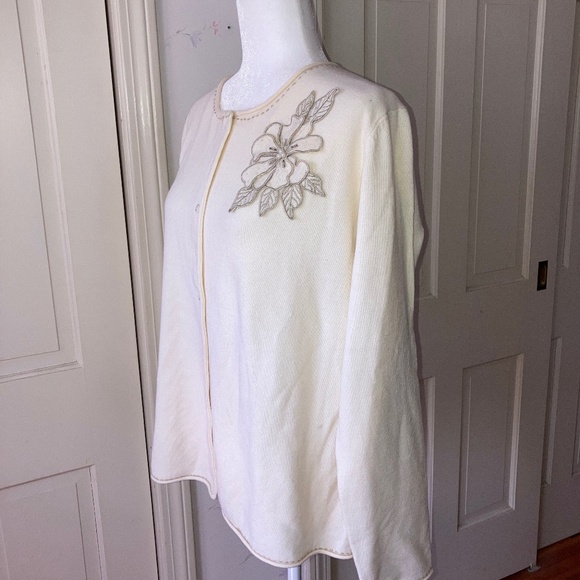 Cardigan with Large Flower Embellishment - Picture 3 of 9